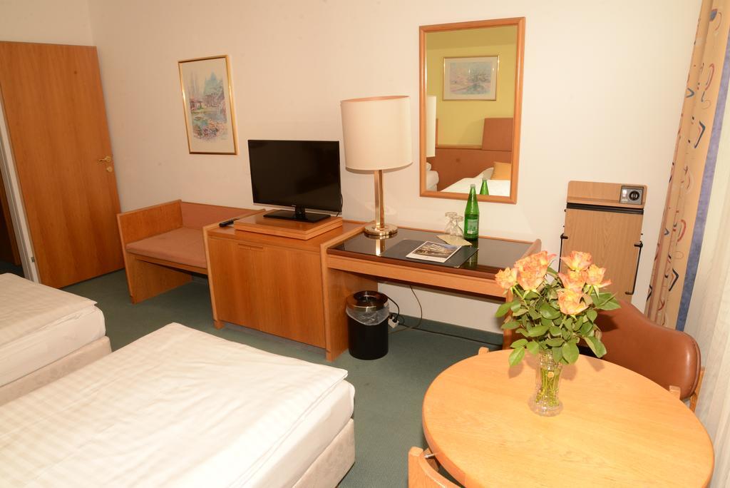 Hotel Burgenland Eisenstadt Bagian luar foto